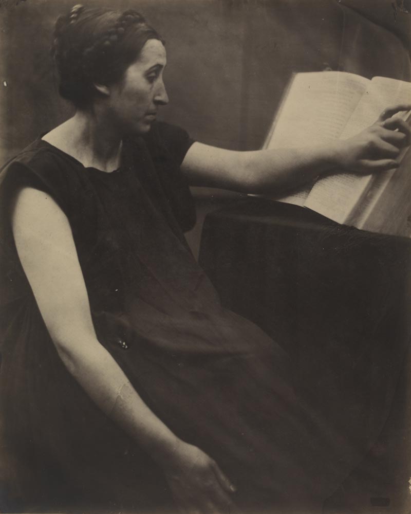 Julia Margaret Cameron, A Sibyl after the manner of Michelangelo