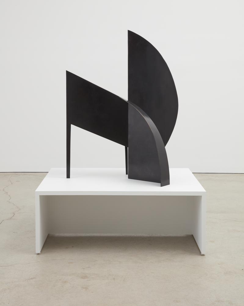 Erin Shirreff, Maquette (split circle)