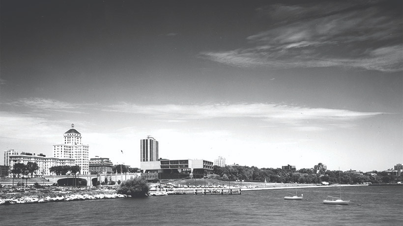 A black and white photo of the Milwaukee shoreline near the Museum.